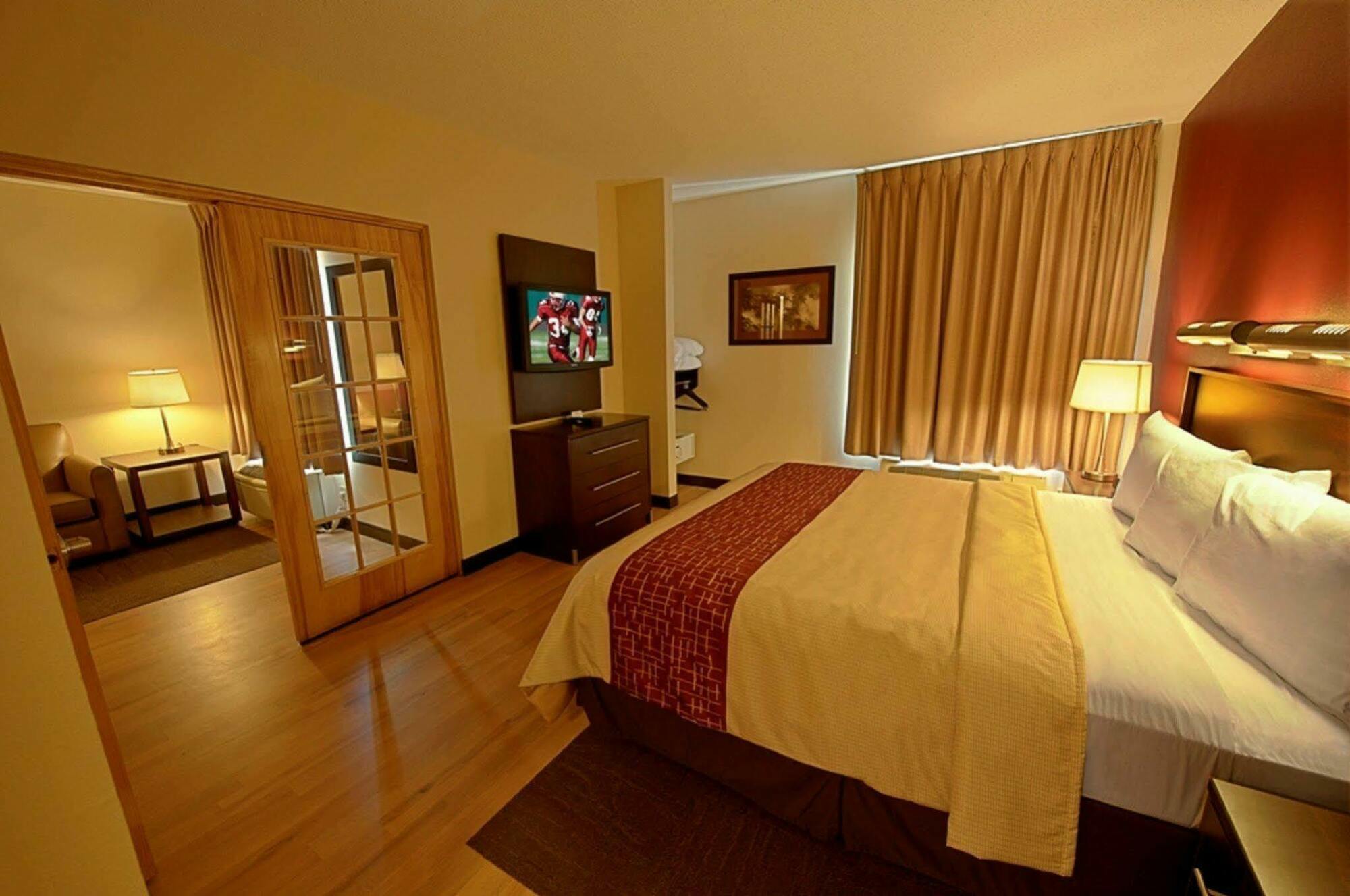 ווסטבורי Red Roof Plus Long Island - Garden City מראה חיצוני תמונה