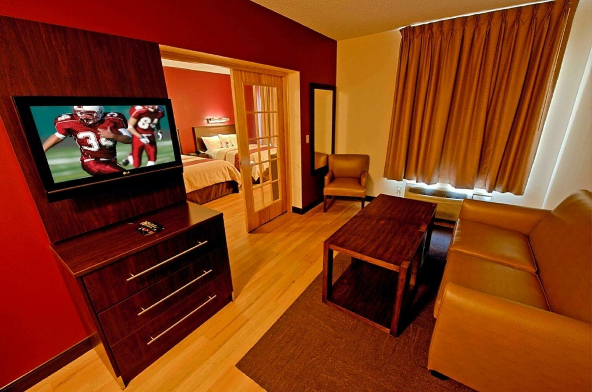 ווסטבורי Red Roof Plus Long Island - Garden City מראה חיצוני תמונה